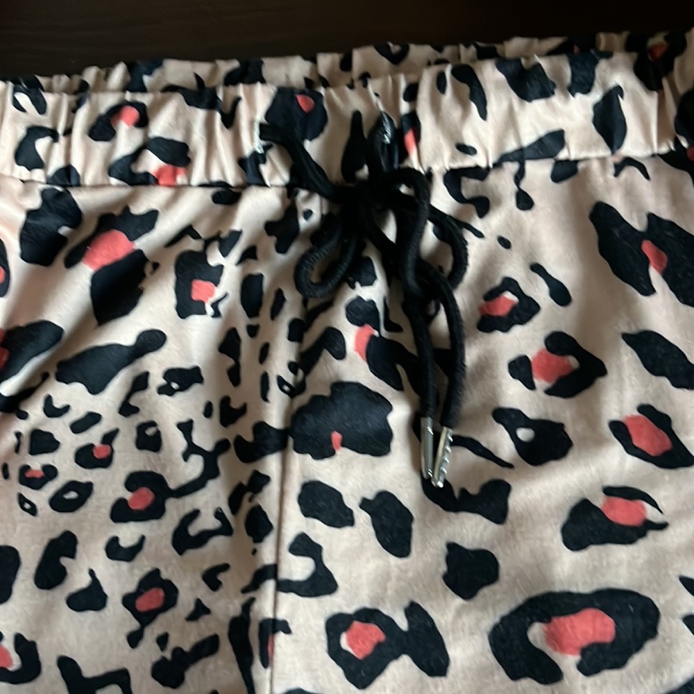 Pajama Set Size Large Like New - Picture 8 of 8